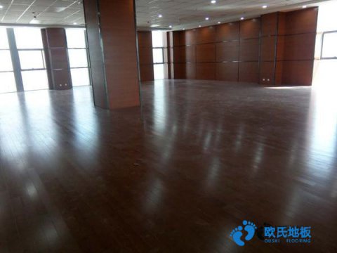 籃球場木地板養(yǎng)護(hù)的三個(gè)注意和五個(gè)禁止
