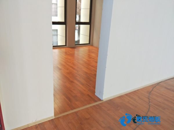單龍骨體育場地地板廠家報(bào)價