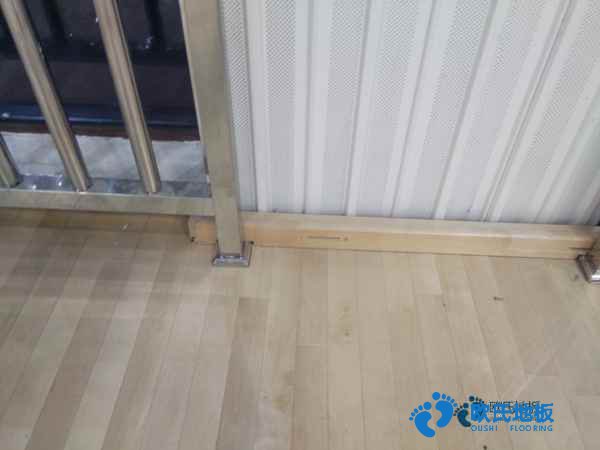 學(xué)?；@球場(chǎng)地木地板能拖嗎