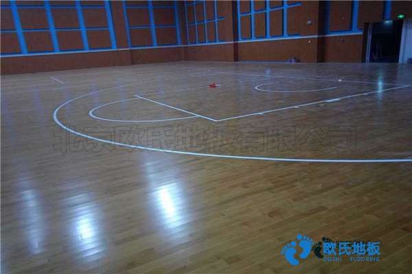 單龍骨體育運(yùn)動地板保養(yǎng)