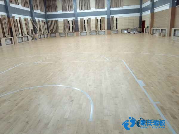 學(xué)校籃球場館木地板特點(diǎn)