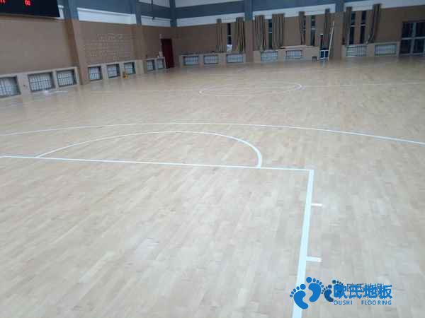 學(xué)校籃球場館木地板特點(diǎn)