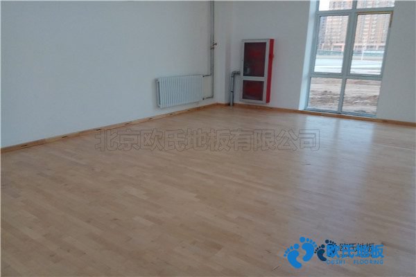 學(xué)?；@球場(chǎng)館地板工藝流程