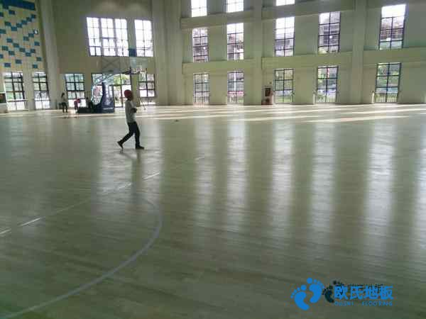 學(xué)?；@球場地木地板規(guī)格