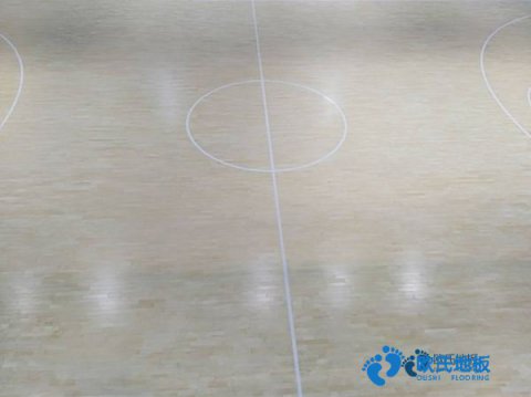 學?；@球場館地板能拖嗎