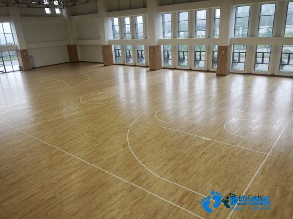 學(xué)?；@球場(chǎng)木地板木紋
