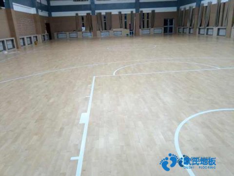 學(xué)校運(yùn)動地板施工隊