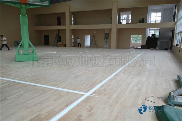 中學(xué)運動場館木地板施工隊2